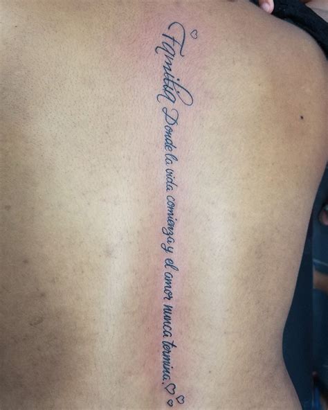 columna tatuaje frase espalda|Ideas de Frases para Tatuajes en la Columna:。